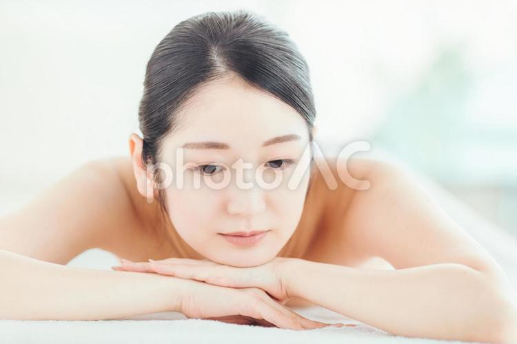 エステサロンにきた女性（真顔） エステサロン,エステ,女性の写真素材