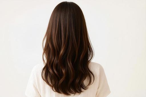 美しいツヤ髪を後ろから写したヘアモデル 美しいツヤ髪を後ろから写したヘアモデルの写真