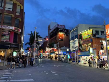 那覇市国際通りの夜景 那覇市国際通りの夜景の写真
