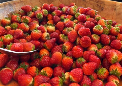 A mountain of strawberries, JPG