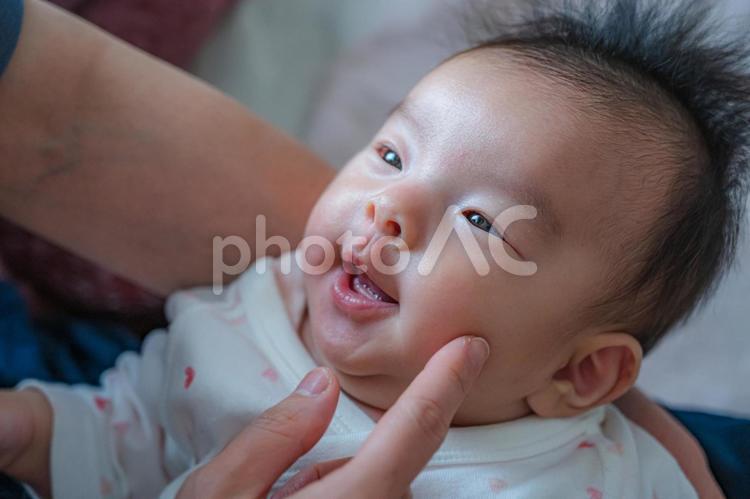 見つめ合う親子(その５) 赤ちゃん,見つめ合う,笑顔の写真素材