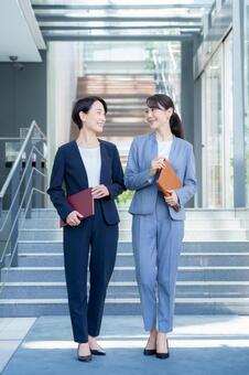 オフィスで仕事をするビジネスウーマン ビジネス,会議,ビジネスウーマンの写真素材