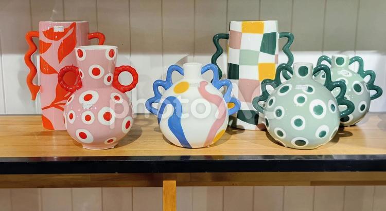 カラフルな陶器の花瓶 花瓶,陶器,カラフルの写真素材