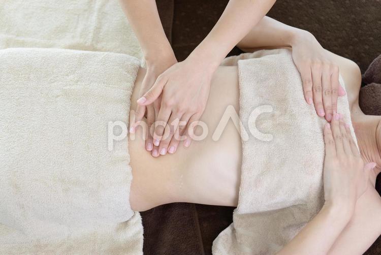 エステサロンで施術を受ける女性 エステ,女性,エステサロンの写真素材