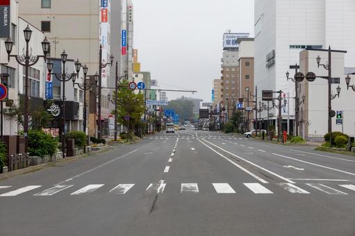 横断歩道から見た釧路北大通 釧路,北大通,道路の写真素材