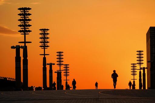夕焼けと街灯のシルエット 夕焼けと街灯のシルエットの写真