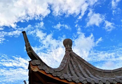 天空を飛ぶ東屋 青空,天空,東屋の写真素材