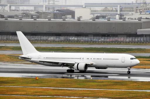 飛行機　ボーイング767 旅客機,航空機,エンジンの写真素材