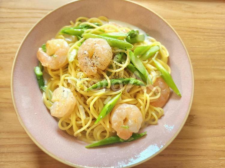 エビとアスパラのクリームパスタ 海老,えび,イタリアンの写真素材