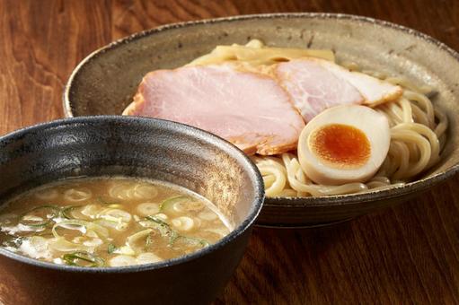 濃厚魚介豚骨つけ麺 濃厚魚介豚骨つけ麺の写真
