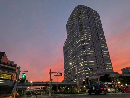 夕焼けに染まる海浜幕張の街 夕焼けに染まる海浜幕張の街 夕焼け,夕暮れ,日暮れの写真素材