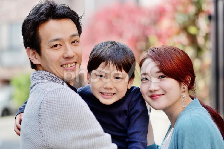 働き世代のファミリー 30代,働き世代,共働きの写真素材