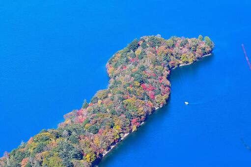 奥日光の紅葉（中禅寺湖、男体山） 紅葉,秋,風景の写真素材