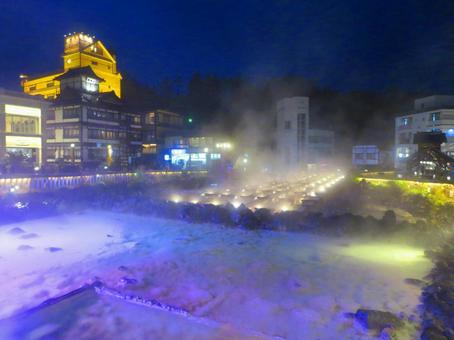 草津温泉の湯畑のライトアップ 草津温泉,湯畑,ライトアップの写真素材