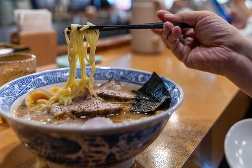 ラーメン(箸あげ) ラーメン(箸あげ) ラーメン,魚介,おひとり様の写真素材