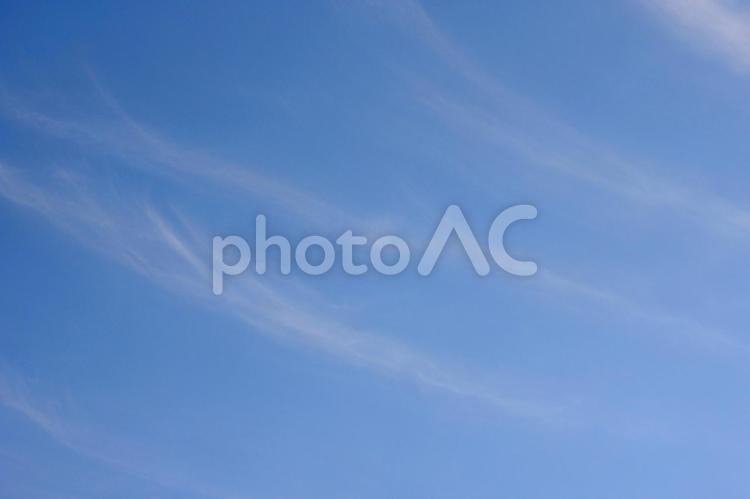 冬の優しい青空と流れるような雲 青空,雲,空の写真素材