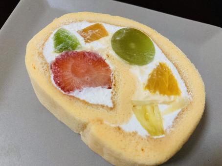 フルーツロールケーキ７ フルーツロールケーキ,ロールケーキ,フルーツの写真素材