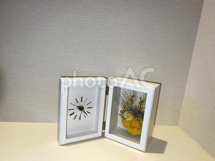 時計の小物　花 時計,花,かわいいの写真素材
