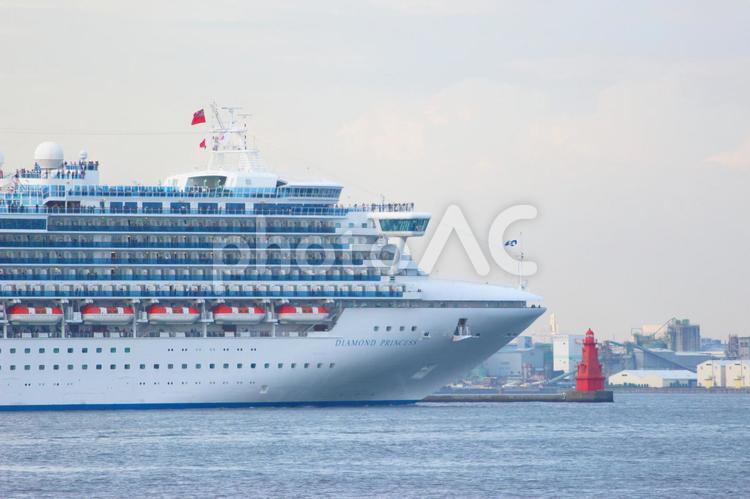 横浜港の豪華客船 豪華客船,ダイヤモンドプリンセス,船の写真素材