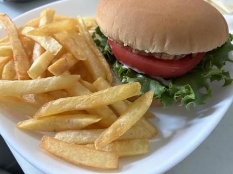 おうちバーガー&ポテト おうちバーガー&ポテト ハンバーガー,ポテト,フライドポテトの写真素材