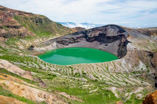 蔵王連峰から見下ろすお釜 蔵王連峰から見下ろすお釜 自然,風景,空の写真素材