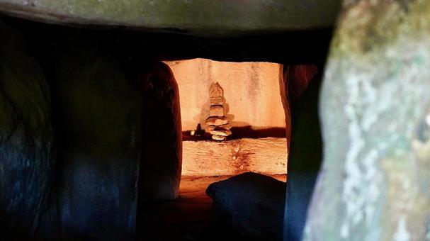 長崎県壱岐市にある鬼の窟古墳 鬼の窟古墳,像,古墳の写真素材