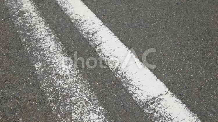 夏のアスファルトのイメージ（アップ） アスファルト,道路,舗装道路の写真素材