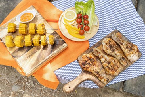 串に刺したとうもろこしや焼きたてのキチン バーベキュー,食べ物,食事の写真素材