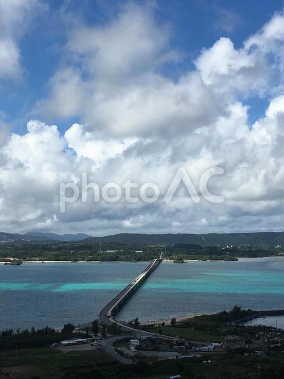 沖縄の海と空と橋 沖縄,海,橋の写真素材