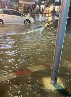 道路冠水 自然災害 道路冠水 自然災害の写真