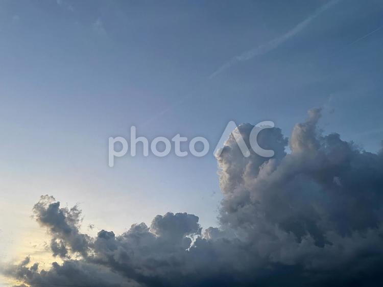 夕暮れの空 雲,夕暮れ,夕日の写真素材