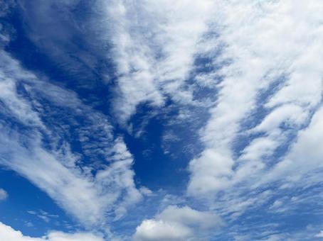 青空と雲の背景素材の写真