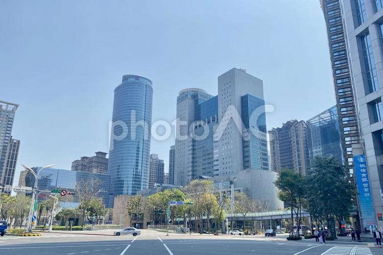 板橋バスセンターから見る台湾新北市役所 台湾,新北市,板橋区の写真素材