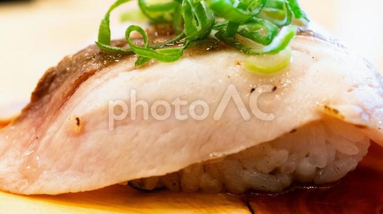 ハマチのネギ塩炙りのにぎり寿司 ハマチ,寿司,ネギ塩の写真素材