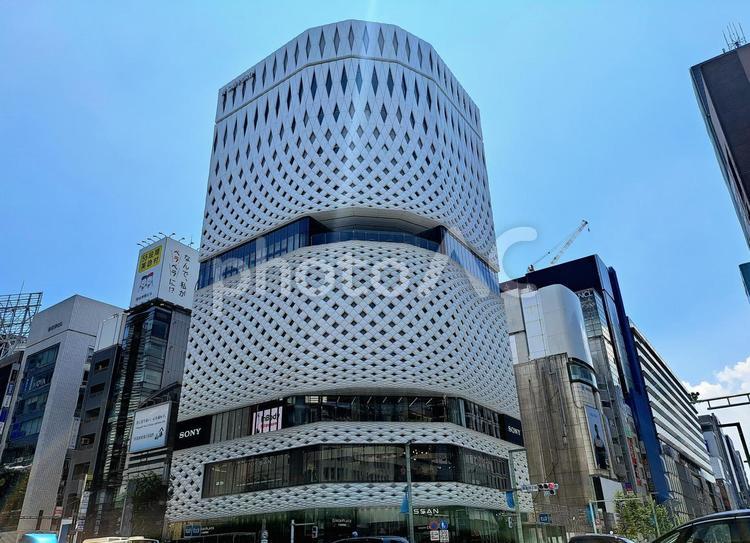 日産のショールームの銀座プレイス 日産自動車,銀座四丁目,日産クロッシングの写真素材