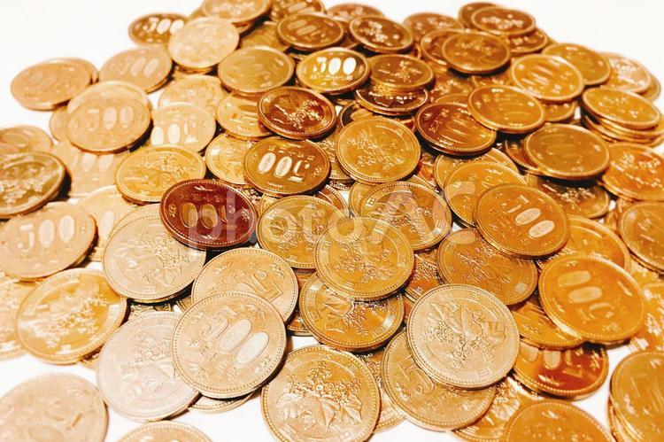 500円玉硬貨　無造作 500円玉,五百円玉,500円の写真素材