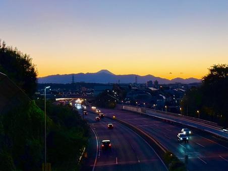 富士山と高速道路のサンセット 高速道路,空,サンセットの写真素材