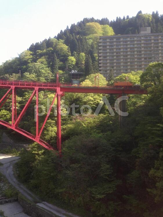 鉄橋を走る黒部峡谷鉄道列車 鉄橋,列車,貨物の写真素材
