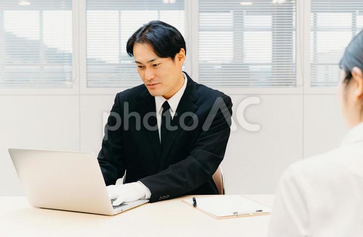 白手袋をつけたビジネスマン（宝石買取） 鑑定士,質屋,鑑定の写真素材