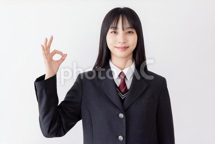 OKサインを出す女子高生 女性,高校生,人物の写真素材