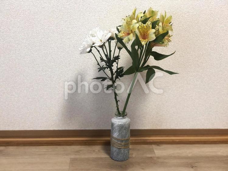 白い菊と百合水仙（アルストロメリア） 花,植物,菊の写真素材