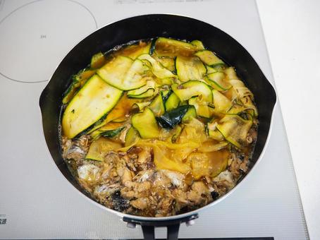 手作り・鯖とズッキーニの甘辛煮（接写） 鯖とズッキーニの甘辛煮,鯖,ズッキーニの写真素材