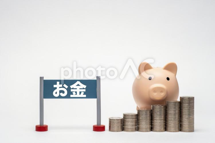積み上げられたコインと豚の貯金箱 money,お金,ピグレットの写真素材