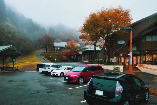 紅葉に彩られた山間リゾート今庄365温泉 日本,秋,紅葉の写真素材