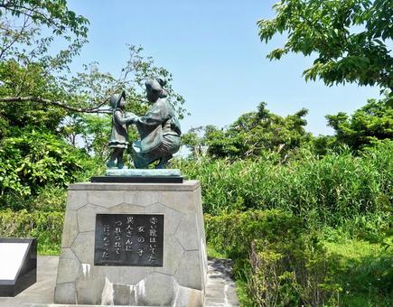 Photo, red shoe mother and child statue, nursery rhyme &quot;red shoes&quot;, nippairaira, 