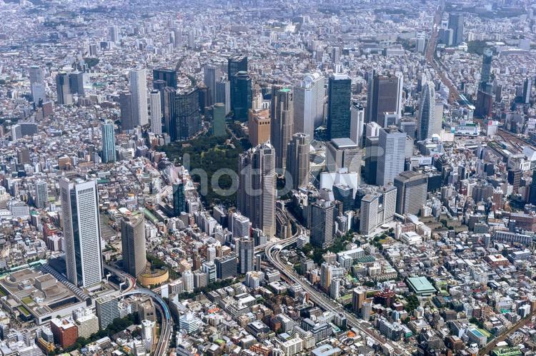 東京都渋谷区初台上空から新宿方向を空撮 空撮,新宿,西新宿の写真素材