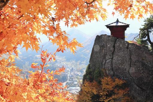 秋の山寺（納経堂と紅葉） 山寺,納経堂,紅葉の写真素材