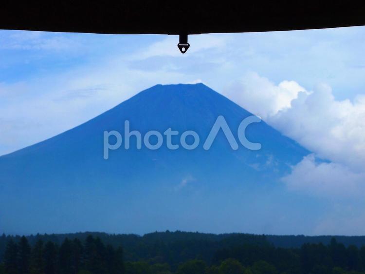 ふもとっぱら　タープ下からの景色 ふもとっぱら,ふもとっぱらキャンプ場,富士山の写真素材