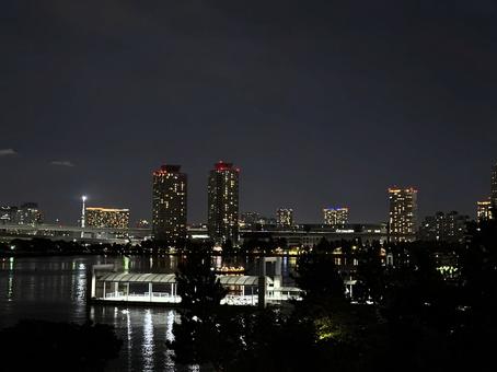 夜のお台場から見た景色 東京湾と摩天楼 夜のお台場から見た景色 東京湾と摩天楼 海,りんかい線,東京の写真素材
