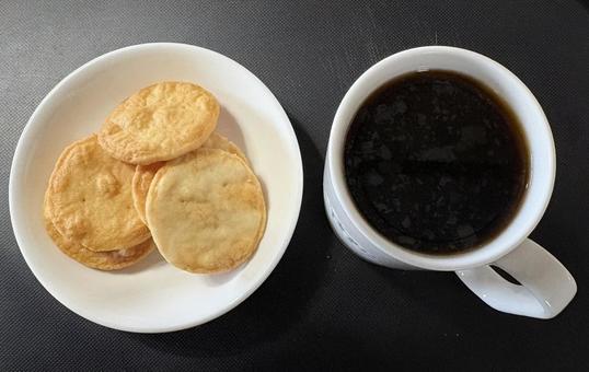 ドリップコーヒーと越後樽焼きのひと時 コーヒータイム,コーヒーブレイク,コーヒーの写真素材